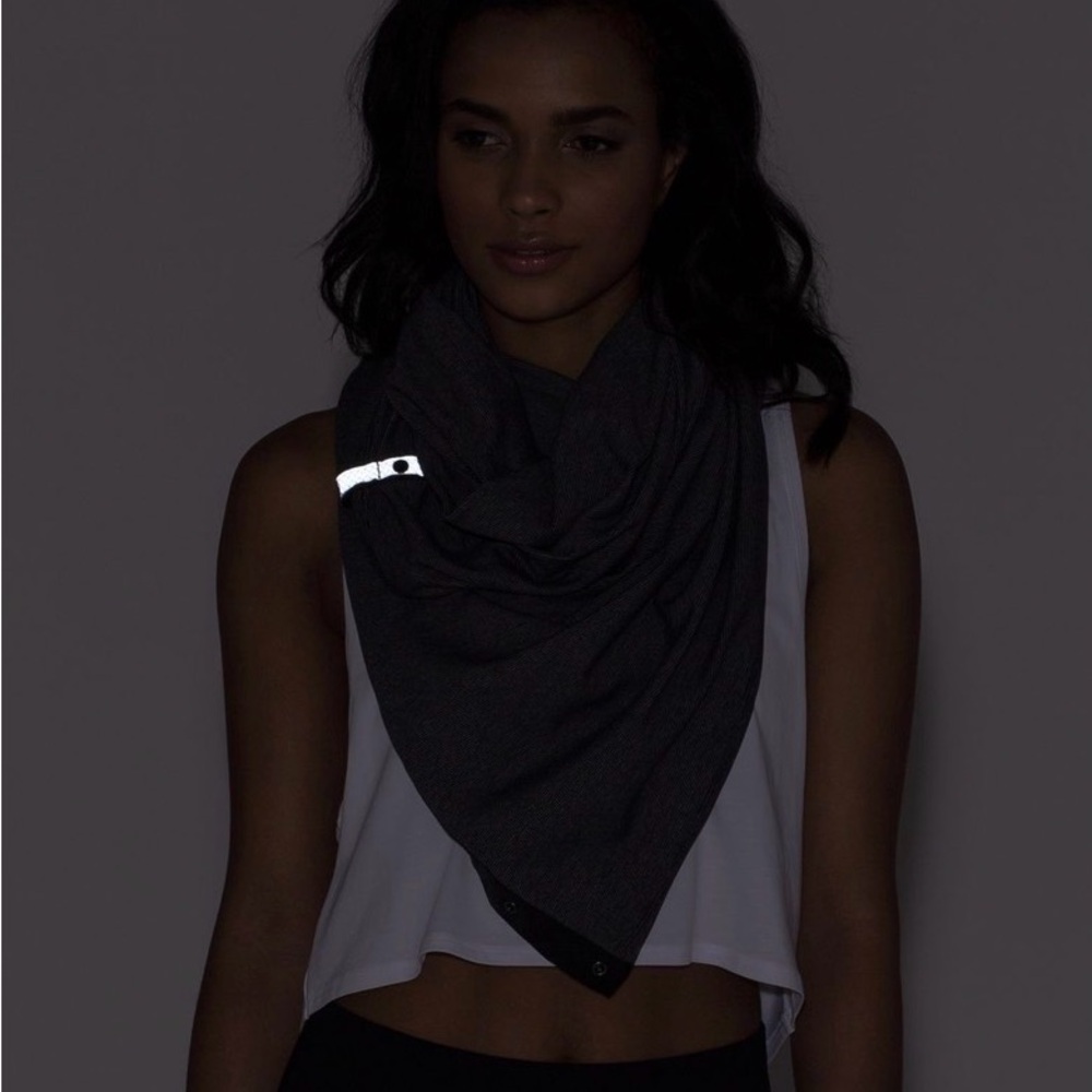 Lululemon Vinyasa Stripe Scarf, Wrap, Cardigan - Picture 5 of 7